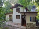 ALOJA - Vende casa 2 dormitorios, garage y pequeña cabaña. Barrio Aguas Azules, Capilla del Monte